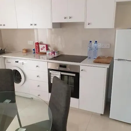 Cozy Comfortable 2-bedroom アパート リマソール