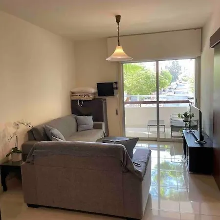 Cozy Comfortable 2-bedroom Apartment *