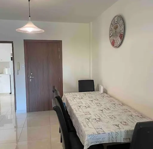 Cozy Comfortable 2-bedroom Appartement Limasol